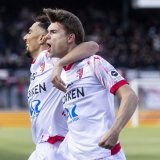 La joie de l'attaquant valaisan Ilyas Chouaref, gauche et le defenseur valaisan Joel Schmied, droite (buteur), lors de la rencontre du championnat de football de Challenge League entre le FC Sion et le AC Bellinzona ce dimanche, 3 mars 2024 au stade de Tourbillon a Sion. (KEYSTONE/Cyril Zingaro)